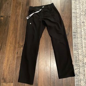 Women’s figs black scrub bottoms
